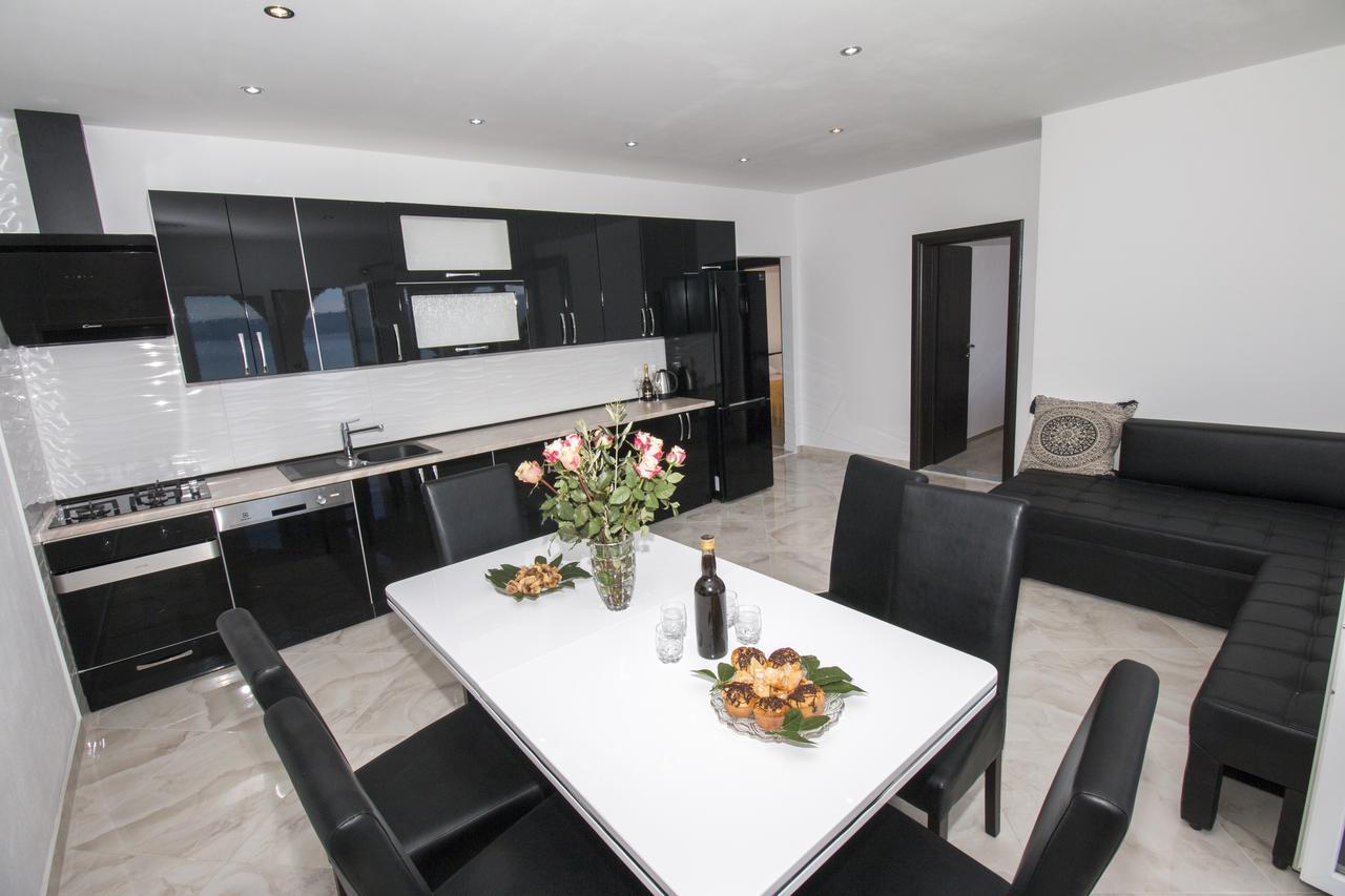 Ferienwohnung Apartman Horizont Omiš Exterior foto